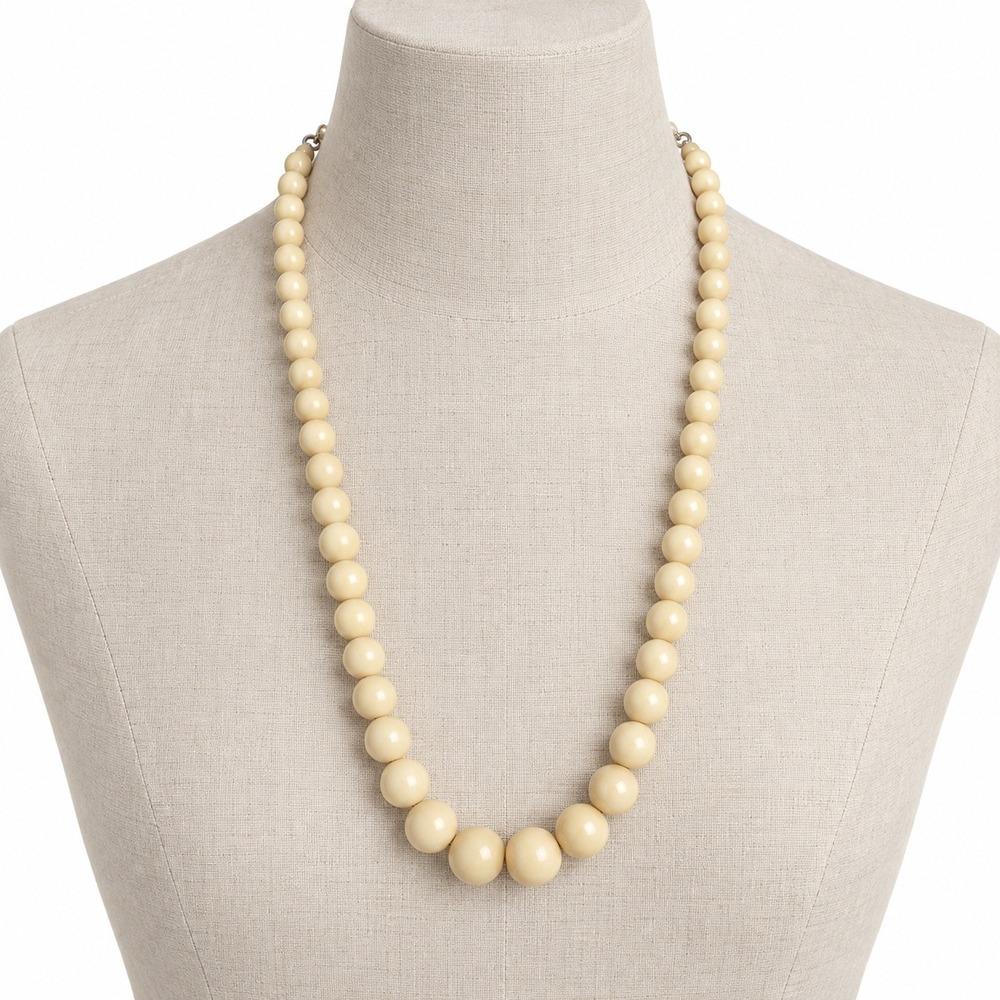 Accessocraft Vintage Resin Bead Necklace Cream Graduated Strand
